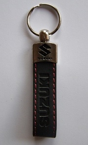 Kľúčenka Suzuki čierna